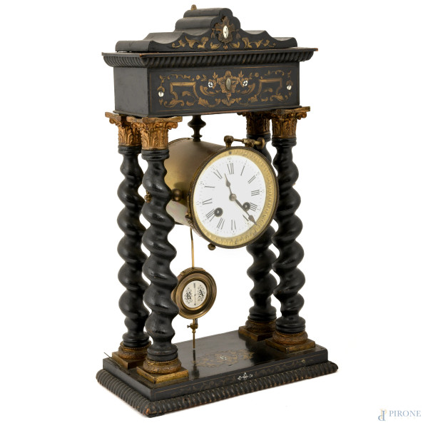 Pendola a tempietto Napoleone III in legno ebanizzato, metà del XIX secolo, cm 45x23x14, Meccanis...