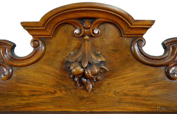 Piattaia in legno impiallacciato, XIX-XX secolo, corpo inferiore a due cassetti e due sportelli s...