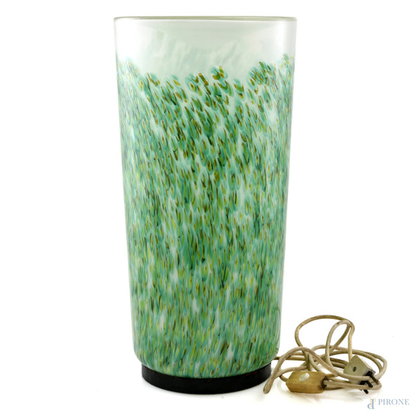 Lampada da tavolo con diffusore in vetro nei toni del verde, XX secolo, altezza complessiva cm 50, (segni di usura,  graffi, da revisionare)
