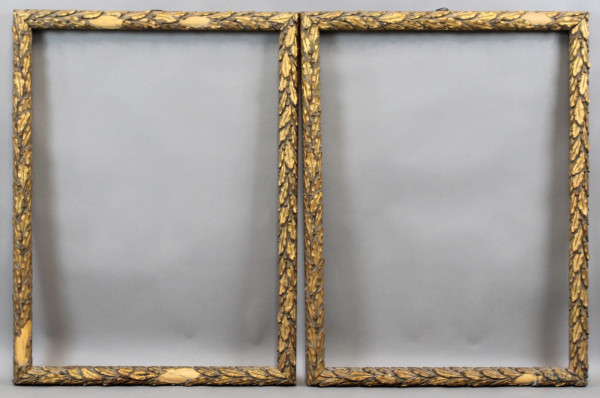 Cornice del XIX secolo, in legno e stucco dorato, ingombro cm. 62x83, specchio cm. 76,5x56,5, (difetti e mancanze)