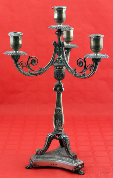 Candeliere a quattro fiamme in argento di fine linea Impero, gr. 2000, h. 46 cm,(piccoli difetti)