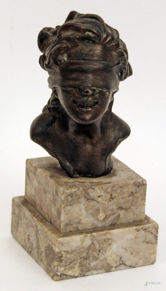 Vincenzo Cinque - Busto di fanciulla bendata, scultura in bronzo poggiante su base in marmo, H 12 cm.