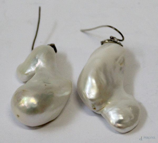 Coppia di orecchini in oro 14 kt con perle e piccoli brillantini, k. 0,10