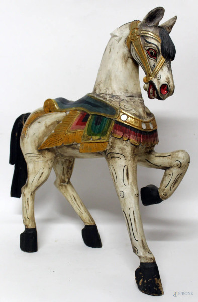 Cavallo in legno dipinto, arte mediorientale, H. 74 cm.