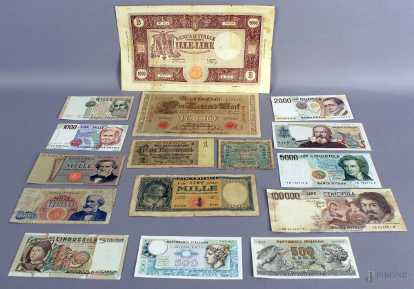 Lotto composto da quindici cartamonete italiane e straniere .