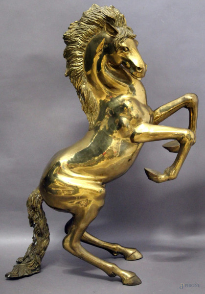 Cavallo, scultura in bronzo, H 108 cm.