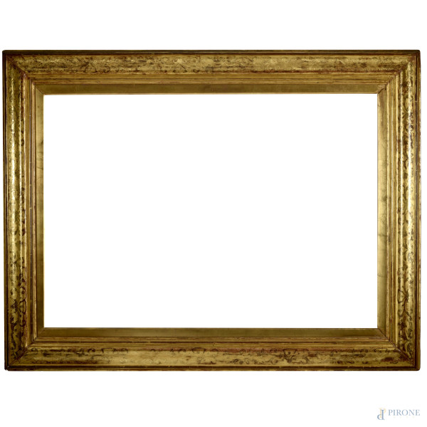 Cornice in legno intagliato e dorato a decori floreali, XIX-XX secolo, ingombro cm 115,5x150, luce cm 93x119, (lievi segni di usura del tempo: scalfiture, cadute di doratura, rotture)