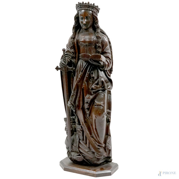 Scultura in legno raffigurante Santa Caterina d'Alessandria con ai piedi Massezio, XIX secolo, altezza cm 89,5