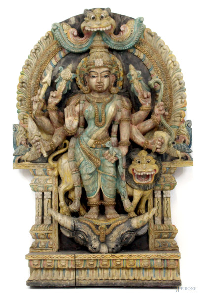 Durga, rilievo in legno scolpito, intagliato e dipinto in policromia, cm h 93x62, arte indiana, XX secolo, (segni del tempo).