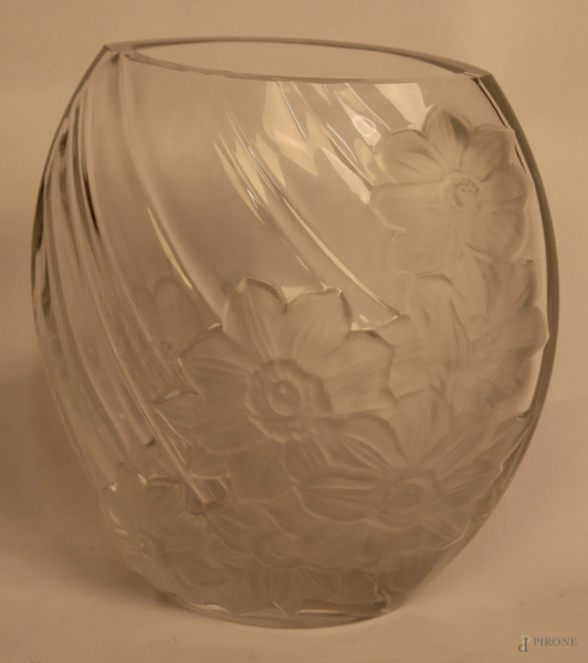 Vaso in cristallo molato, periodo liberty, h. 19 cm.
