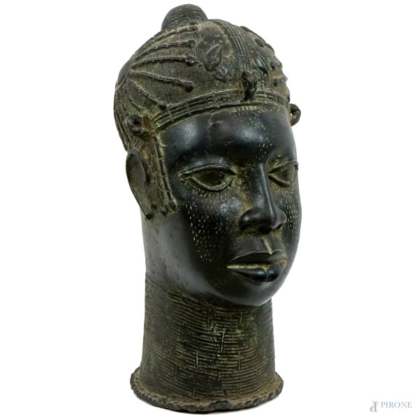 Regina Ife, scultura in bronzo, stile del Regno del Benin, XX secolo, cm h 44.