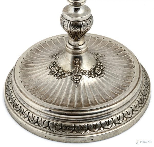 Centilena a quattro fuochi in argento cesellato, altezza cm 150, peso complessivo lordo gr 3300, ...