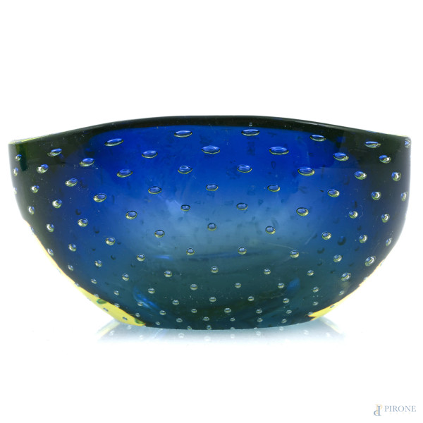 Lotto di due centrini in vetro di Murano nei toni del blu e del verde, XX secolo, misure massime ...