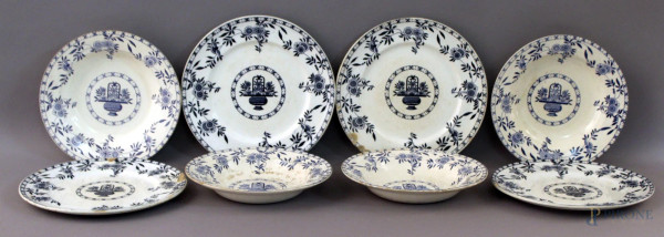 Lotto composto da quattro piatti piani e piatti fondi in ceramica Richard S. Cristoforo, diametro 25 cm, (sbeccature).