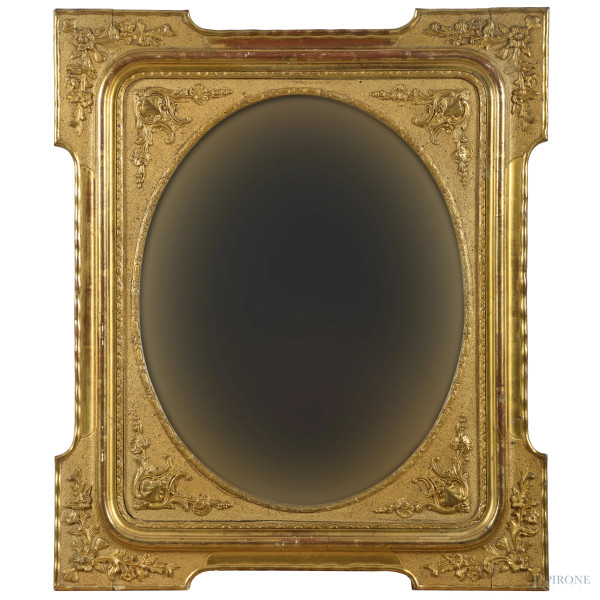 Specchiera in legno dorato e intagliato, XX secolo, cm 73x62, (Segni di usura, scalfiture, fessurazioni, restauri, perdite di doratura, difetti)