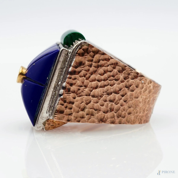 Anello in oro 9 kt e argento 925 con malachite, diamanti e pasta di lapislazzulo, misura n. 11, p...