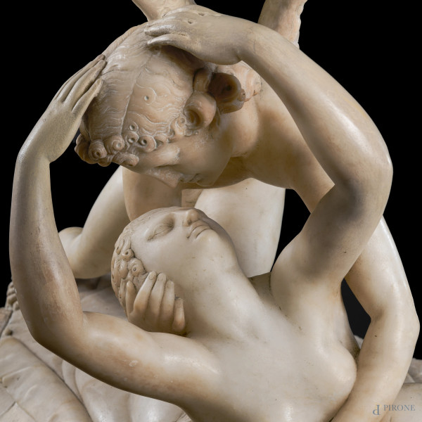 Amore e Psiche, XIX secolo, scultura in alabastro, cm 49x78x39, ali removibili, (scalfiture, graf...