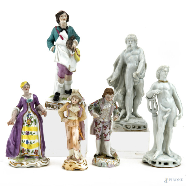 Lotto di 6 statuine in porcellana, XX secolo, altezza massima cm 14, (difetti, scheggiature, rotture e restauri)