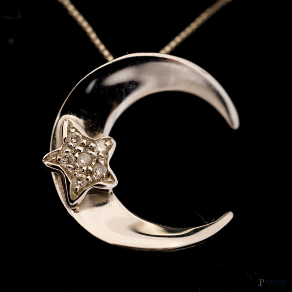 Lotto composto da una catenina in oro bianco con ciondolo con zirconi, una catenina in oro bianco...