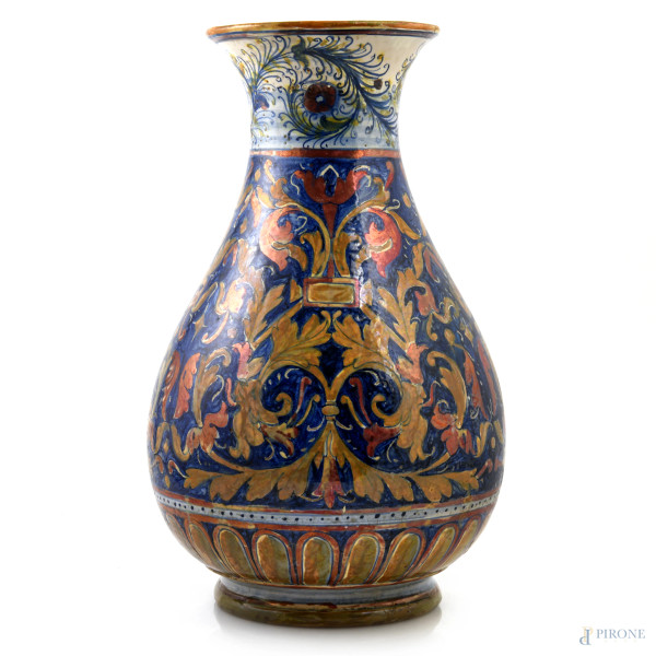 Vaso a lustro Gualdo Tadino in maiolica dipinta, XX secolo, altezza cm 35,5, (segni di usura, sbeccature, difetti, cadute di smalto)