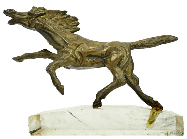 Cavallo,  scultura in bronzo anni '40,  cm 14x22, base in plexiglass, (difetti).