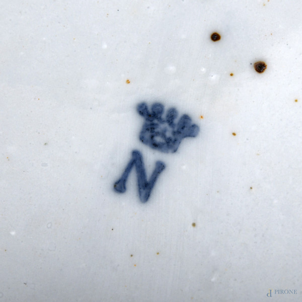 Vaso in ceramica Capodimonte con raffigurazioni a rilievo di scene mitologiche, XIX -XX secolo, a...