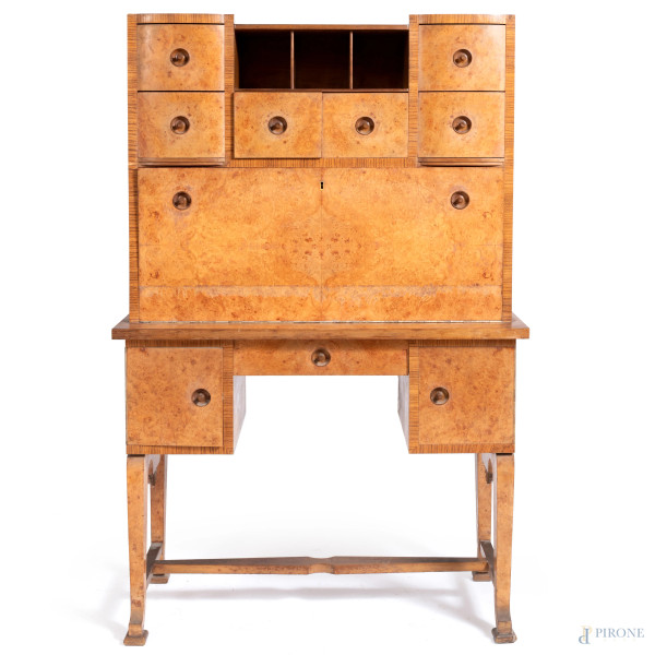 Scrittoio in legno impiallacciato in radica di tuia, XX secolo, cm 145,5x92x42,5, (segni di usura, scalfiture, sollevamento di impiallacciatura, difetti)