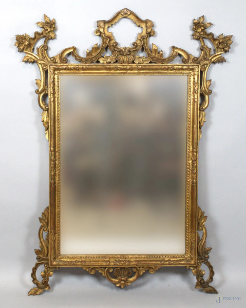 Specchiera in legno intagliato e dorato a motivi di foglie d&#39;acanto, cm. 120X90, primi &#39;900.