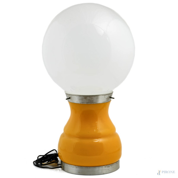 Attr. a Carlo Nason, Lampada da tavolo in vetro di Murano ed elementi cromati. Prod. Stilux, Italia, altezza cm 65, (segni di usura, da revisionare)