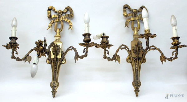 Coppia appliques a tre luci in bronzo dorato, H 60 cm, XX sec.