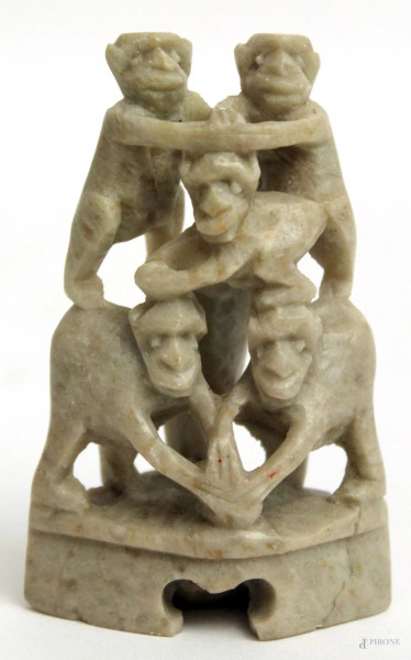 Scimmie, scultura in pietra saponaria, h. 8 cm.
