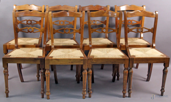 Lotto composto da otto sedie in noce, sedile in paglia, XX secolo.