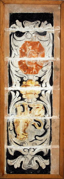 Pannello in terracotta dipinta a motivo di stemma araldico, XVIII sec., cm 32x102.