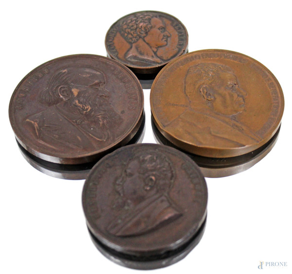 Lotto di quattro medaglie in bronzo, diam. max cm 6, XIX-XX secolo