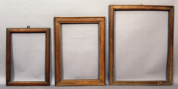 Lotto composto da tre antiche cornici, misura specchio 61x49 - 49,5x35 - 42,5x31,5 cm.