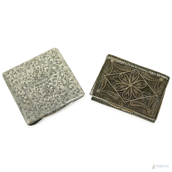 Lotto di un porta cipria in argento ed una scatola in filigrana, misure max cm 8x6