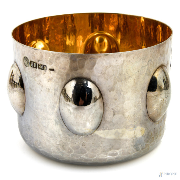 Lotto di 16 bicchieri in argento Brandimarte con decorazioni a sbalzo e interno vermeil, XX secol...