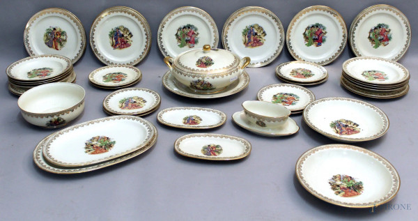 Servizio di piatti in porcellana a decori orientali composto da: 16 piatti piani, 8 piatti fondi, 8 piatti piccoli e 9 piatti da portata.