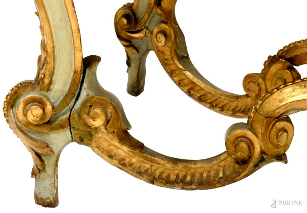 Consolle in legno laccato e dorato con piano in marmo, XIX secolo, cm 96x 130x60, (difetti)