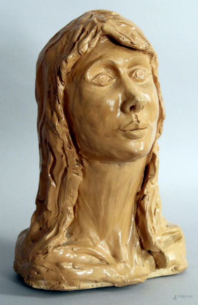Testa di ragazza, scultura in terracotta, altezza 31 cm.