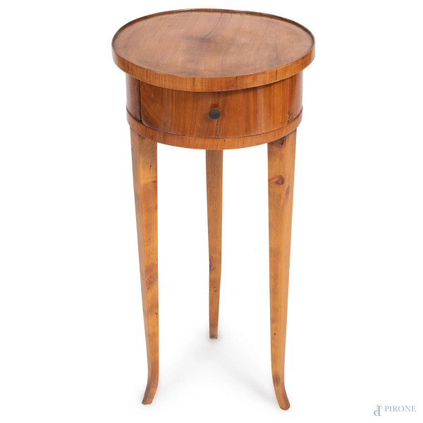 Tavolino in legno impiallacciato con cassettino, XIX secolo, cm 67x33, (segni di usura, scalfiture, difetti)