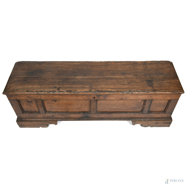 Cassapanca in noce, XIX-XX secolo, cm 52x150x41,5, (segni di usura, scalfiture, rotture, difetti)