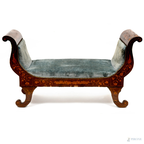 Dormeuse in legno intarsiato in varie essenze a motivi di fiori stilizzati e volute, fine del XIX secolo, cm 70x127x47, (difetti)