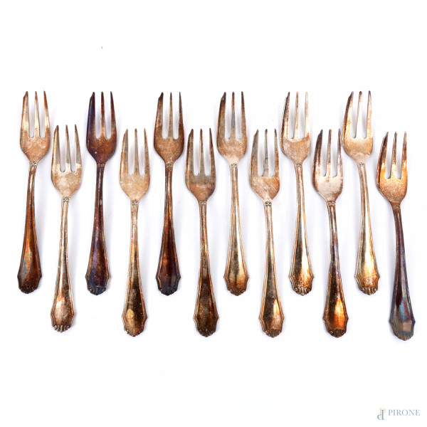 Lotto di 12 forchettine in argento 800/000, lunghezza cm 13,5, peso complessivo gr 200