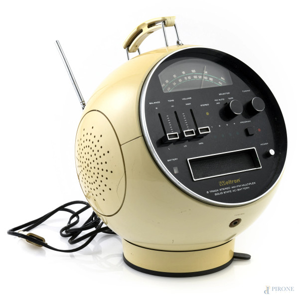 Radio Weltron color panna, XX secolo, cm 32,5x25x21 circa, (segni d'usura, difetti, da revisionare)