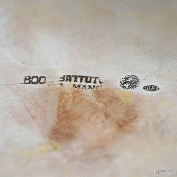 Versatoio in argento battuto a mano, Padova, prima metà del XX secolo, altezza cm 18, peso gr.755...