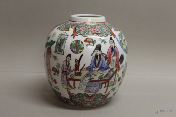 Cachepot in porcellana a decoro policromo di figure, marcato, Cina primi 900, h. 18 cm.