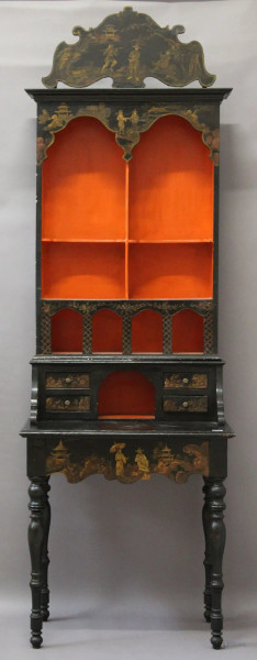 Scrittoio in legno ebanizzato con decori a cineserie, parte inferiore a quattro cassetti, parte superiore a giorno, primi '900, h.230x75,46
