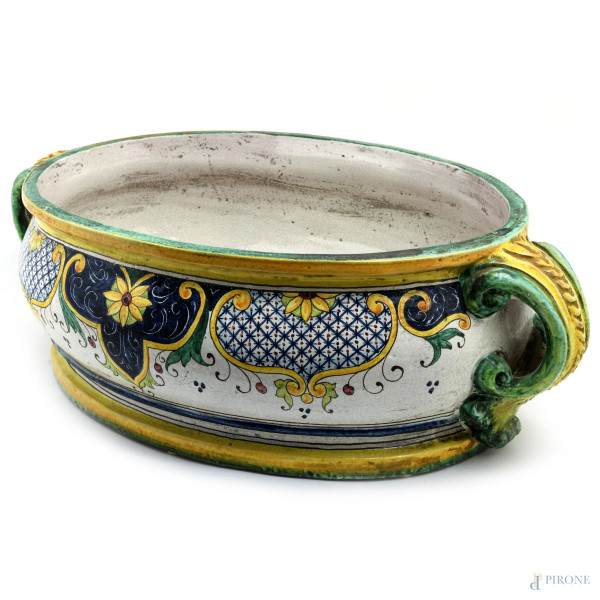 Fioriera in ceramica smaltata e dipinta con motivi floreali, XX secolo, cm