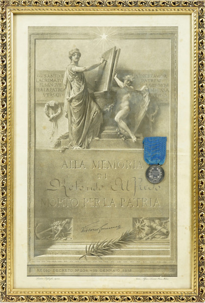 Medaglia al valor militare con diploma a stampa "Alla memoria di...", datato 19 gennaio 1918, cm 47.5x31 (compresa cornice)